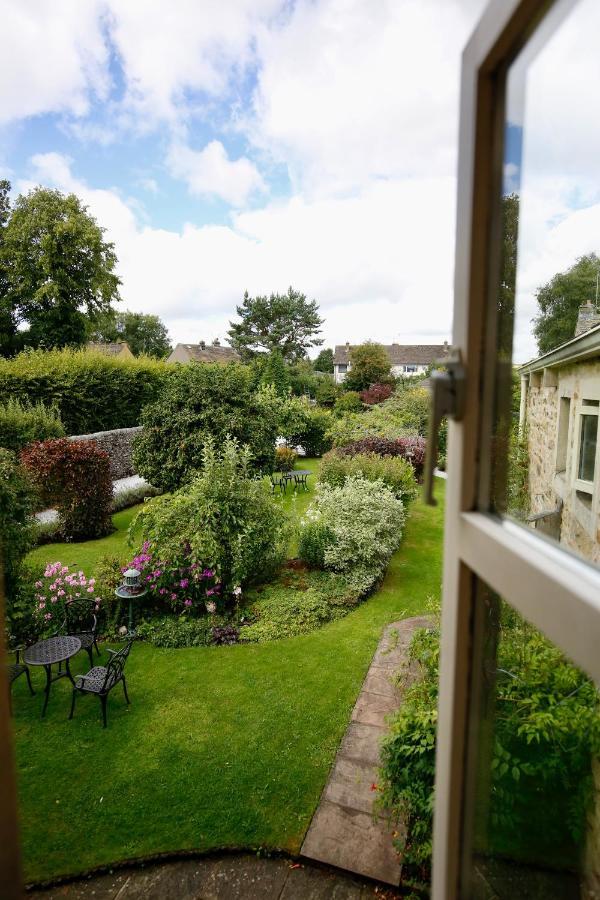 Отель Ashfield House Грассингтон Экстерьер фото The garden of the former vicarage